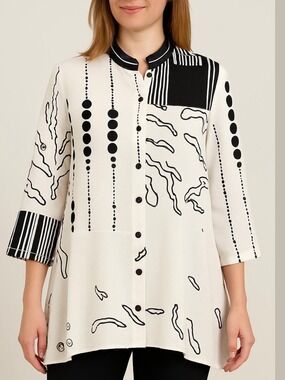 VIOLETRUBY Black and White Geometric Print Women's Tunic top blouse size medium